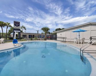 Knights Inn Jacksonville Baymeadows - Jacksonville - Pool