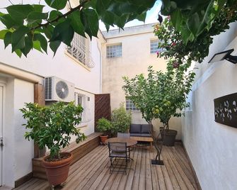 T2 new air conditioned near downtown with outdoor terrace - Avignon - Innenhof