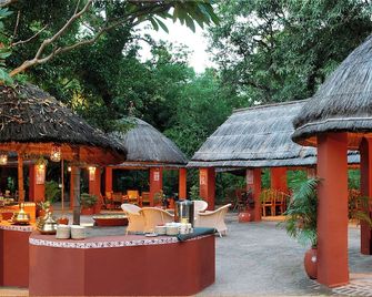 Welcomheritage Maharani Bagh Orchard Retreat - Ranakpur - Патіо