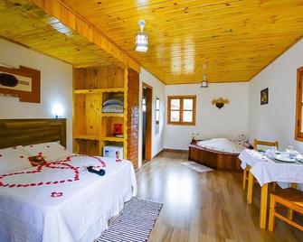 بوسادا فاراندا كوليبيري - Monte Verde - غرفة نوم