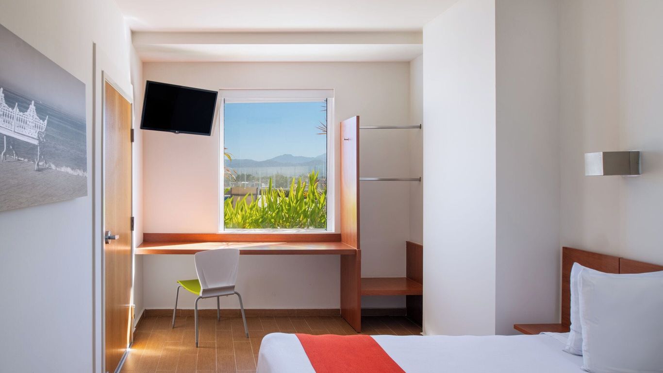 One Puerto Vallarta Aeropuerto