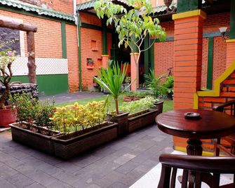 Kampoeng Djawa Hotel - Yogyakarta - Patio