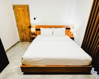 Queenara Local House - Payangan - Business center