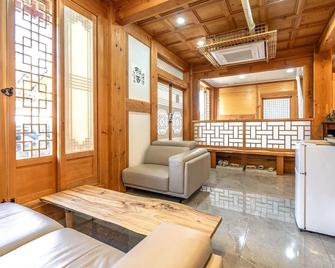 Gyeongju Hanokstay Darak - Gyeongju - Sala de estar