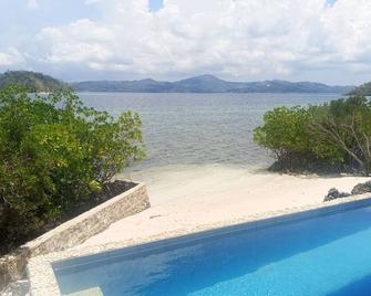 4 Bedroom 2-Storey Beach House with Pool - Culion - Beach