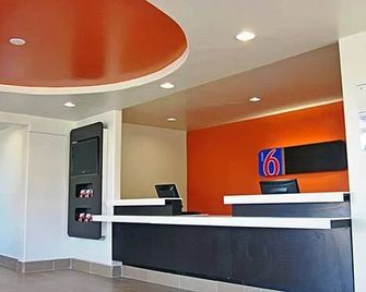 Motel 6 Victorville Apple Valley - Victorville - Rezeption