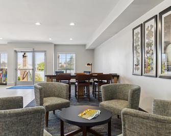 Holiday Inn Express & Suites Mountain View Silicon Valley By IHG - Mountain View - Building