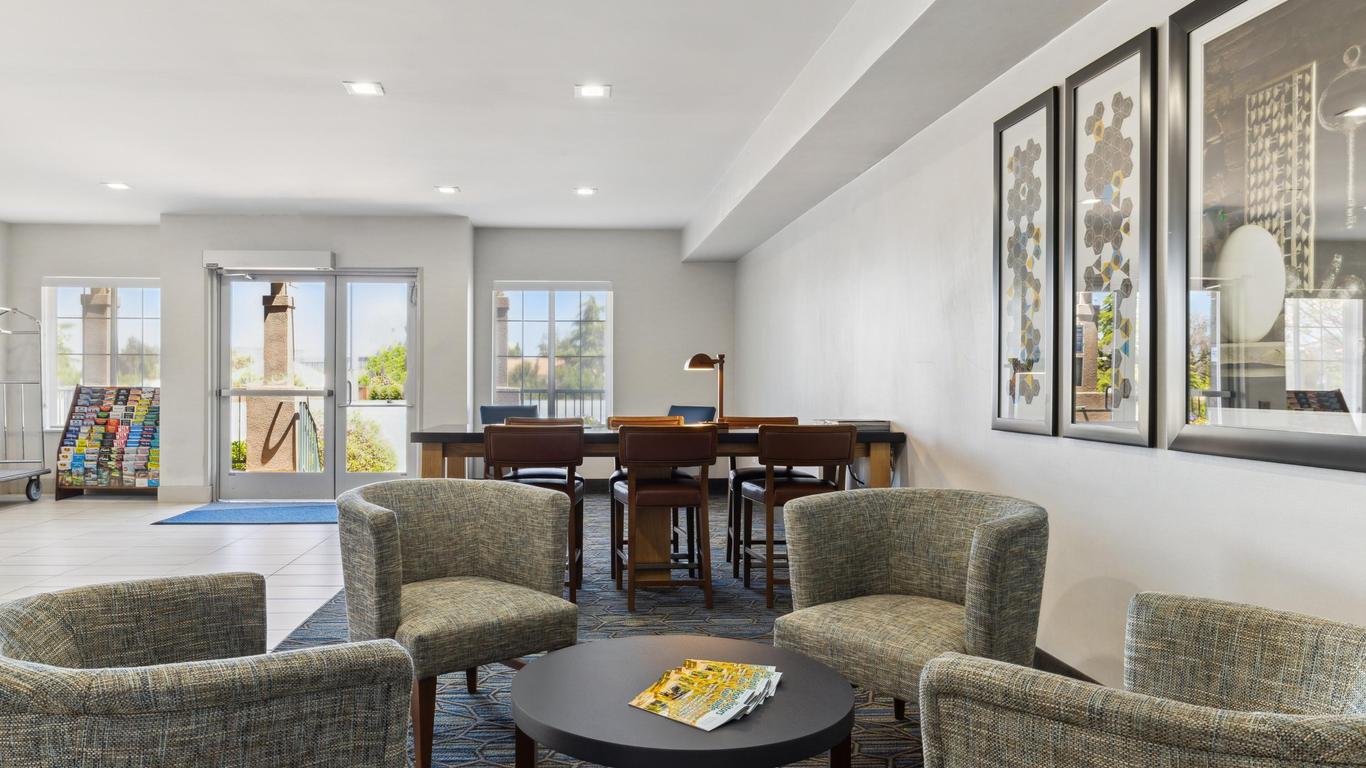 Holiday Inn Express & Suites Mountain View Silicon Valley By IHG