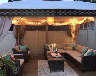 Private Pool Oasis just 50 minutes outside of Manhattan! - New City - Patio