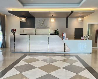 레저 호텔 - 반 방 보 - 프론트 데스크