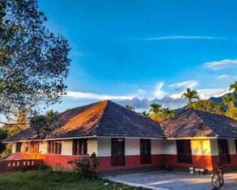 3 hills county - Kalpetta - Edificio