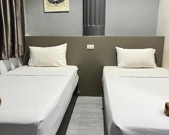 My Home Aceh - باندا اسه - غرفة نوم