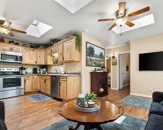 Lynx Creek Cabin - Prescott - Kitchen