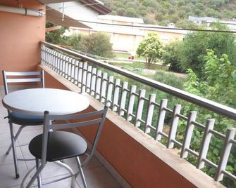 Delightful cottage in the center of Teulada in southern Sardinia - Teulada - Balkón