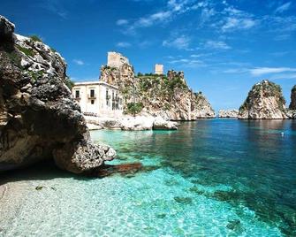 Suite de la Sicilienne - Castellammare del Golfo