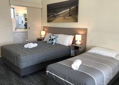 Robetown Motor Inn & Apartments - Robe - Bedroom