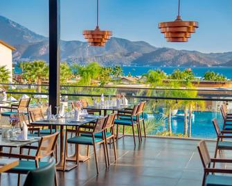 أكرا فيثي توي بلو سينساتوريس أومل جمين كلسدفت - فيثي - مطعم