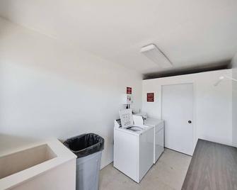 Adventure Inn Durango - Durango - Laundry facility