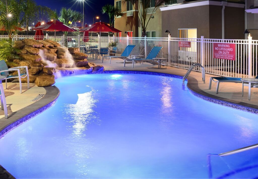 TownePlace Suites by Marriott Laredo - Laredo - Piscina