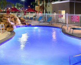 TownePlace Suites by Marriott Laredo - Laredo - Kolam