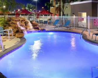 TownePlace Suites by Marriott Laredo - Laredo - Piscina