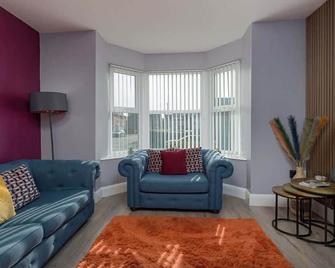 Modern Cozy Retreat-Family-Friendly-Near City & Peak District - Sheffield - Pokój dzienny