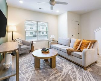 Landing | Chic 2bd, Pool, Clubhouse - Leland - Living room