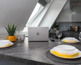 Sky Apartments - Bradford - Jadalnia