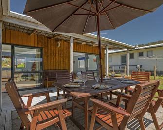 Sundaze - Hahei Holiday Home - Hahei - Patio