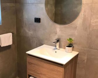 Cbd Apartments Launceston - Launceston - Bathroom