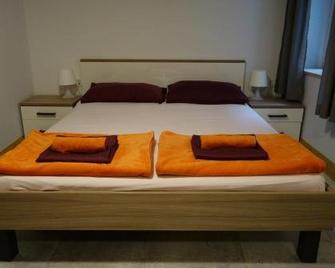 Hostel Pirano - Pirano - Camera da letto