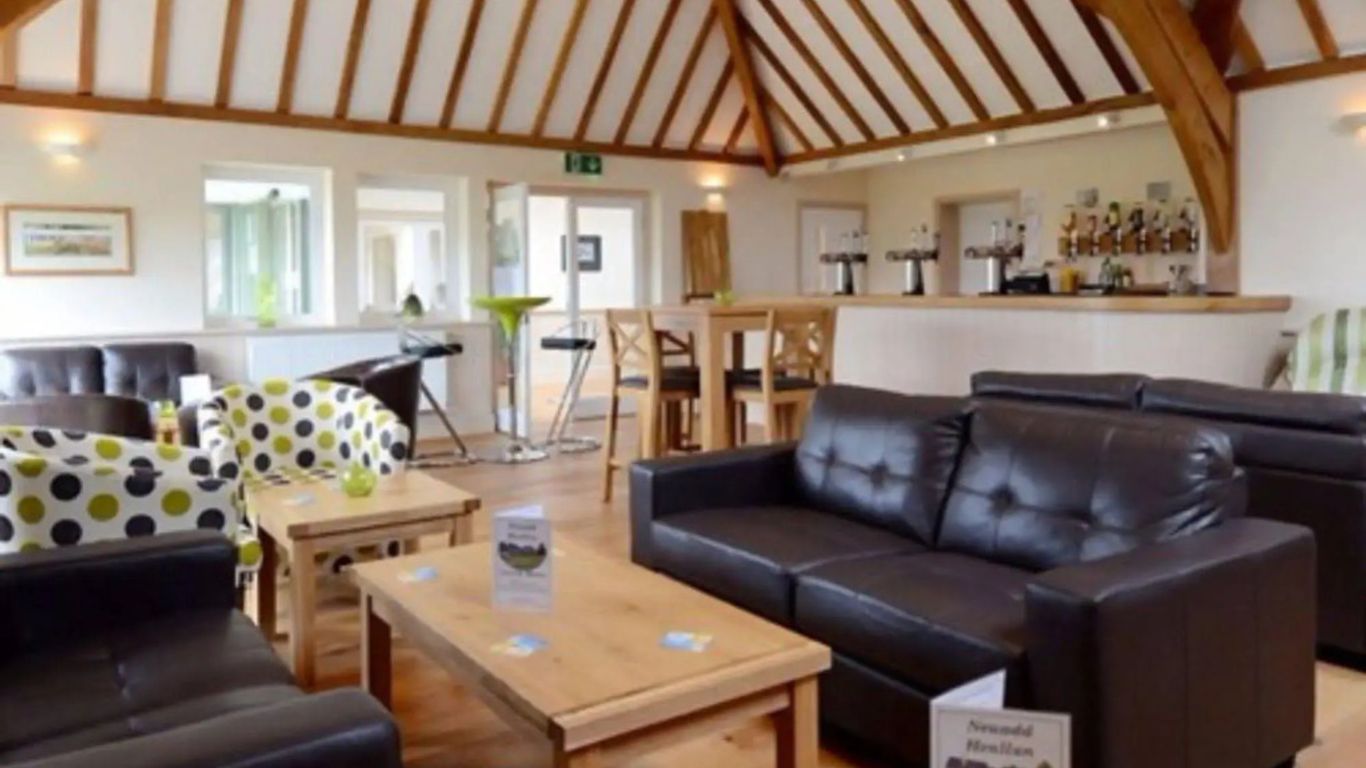 Neuadd Henllan Lodge