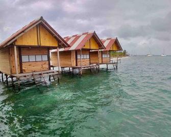 Newly Built Over Water Cabins in San Blas - El Porvenir - Habitación