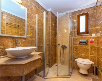Pine Valley Hotel Oludeniz - Ölüdeniz - Baño