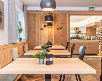 Pension Pinzgauer Hof - מריה אלם אם סטיינרן מיר - חדר אוכל