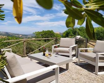 Immaculate 1Bedroom Apartment in Ortezzano - Ortezzano - Balcón