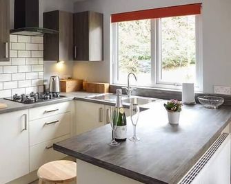Park Brook Retreat - Preston - Kitchen