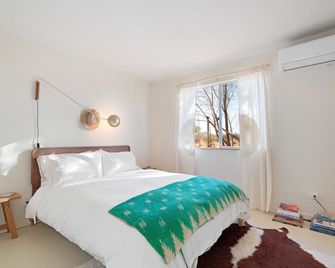 Goat House - Cozy Space To Enjoy The Desert w/Hammocks, BBQ & A Sky Full of Stars! - Landers - Bedroom