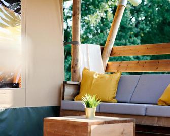 Luxe Safaritent 6 persoons op Camping Rijsterbos - Rijs - Sala de estar