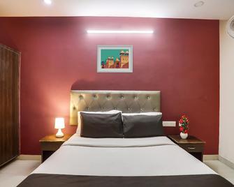 Collection O Hotel Lotus Grand Near Secunderabad Railway Station - Secunderabad - Bedroom