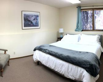 Live like an Executive & sleep like a King - Wallace - Bedroom