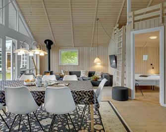 Stunning home in Kalundborg with WiFi - Kalundborg - Dining room