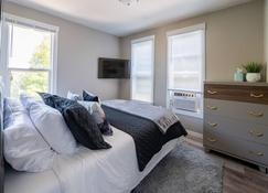 Sophisticated Apt, Sleeps 4, Pet Friendly, Downtown - Sioux Falls - Bedroom