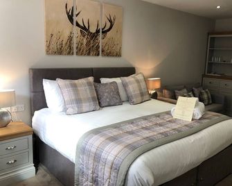 De Courceys Manor Cottages - Cardiff - Bedroom