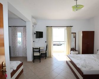 Hotel Real - Sarandë - Soverom