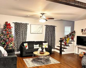 My house your house - Fort Smith - Living room