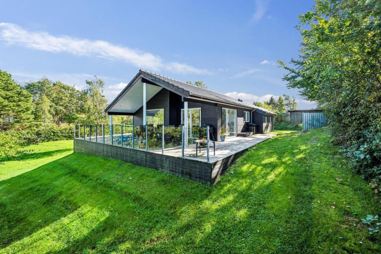 Beautiful And Well-Maintained Holiday Home With A Large Terrace, Two Bathrooms And A Lovely Natural Plot Close To The Beach, Forest And Ebeltofts – Ebeltoft