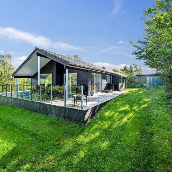 Beautiful And Well-Maintained Holiday Home With A Large Terrace, Two Bathrooms And A Lovely Natural Plot Close To The Beach, Forest And Ebeltofts – Ebeltoft