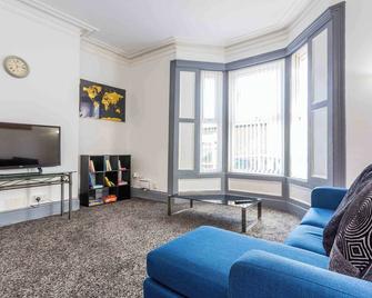 Host & Stay - Bambro Apartment - Sunderland - Living room
