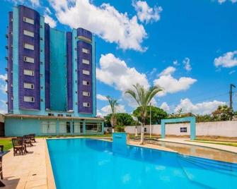 Hotel Gold Martan - בלם - בריכה